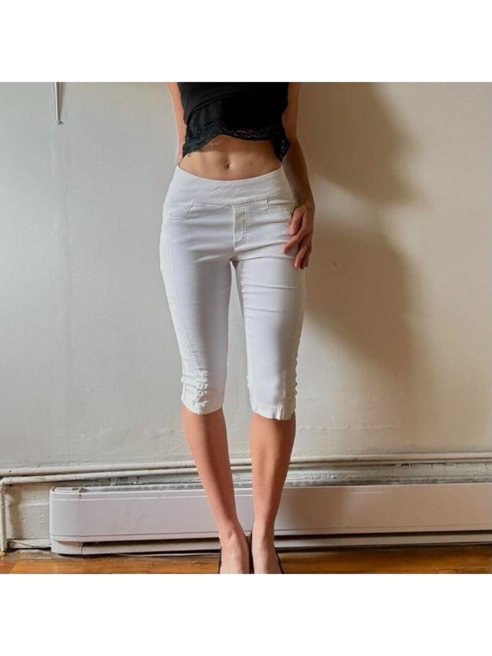 Y2K white low rise capri shorts — Le Grenier